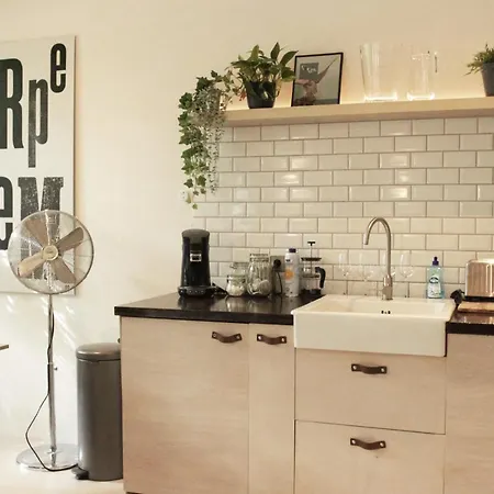 The Quay - Free Parking Amsterdam