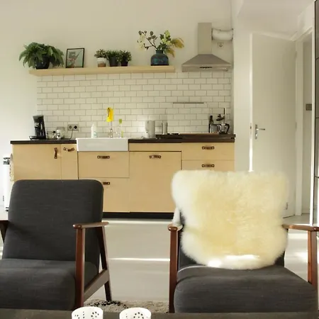 Bed & Breakfast The Quay Amsterdam-noord - Free Parking 2*